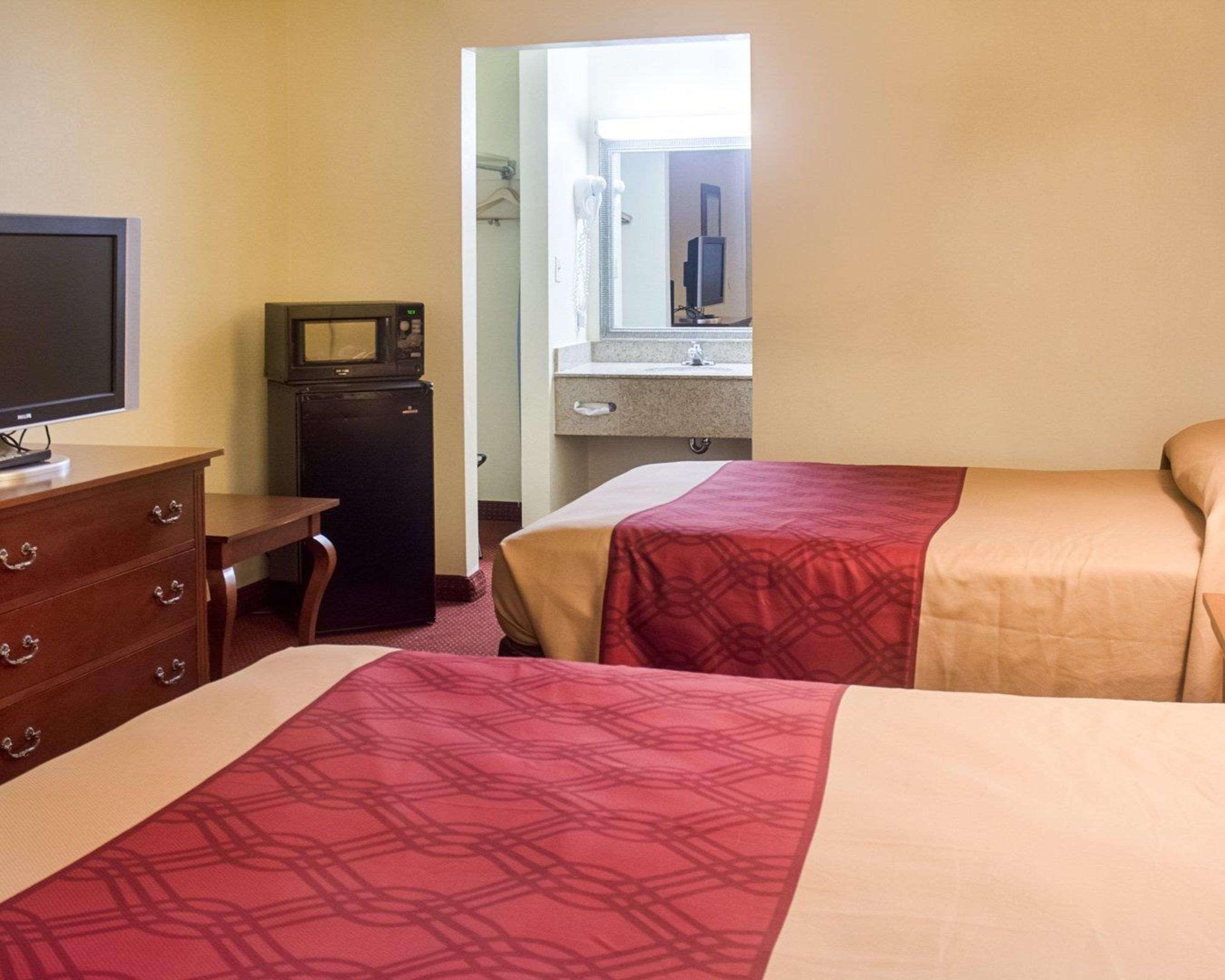 Econo Lodge Chesapeake Route 13 And I-464 Экстерьер фото