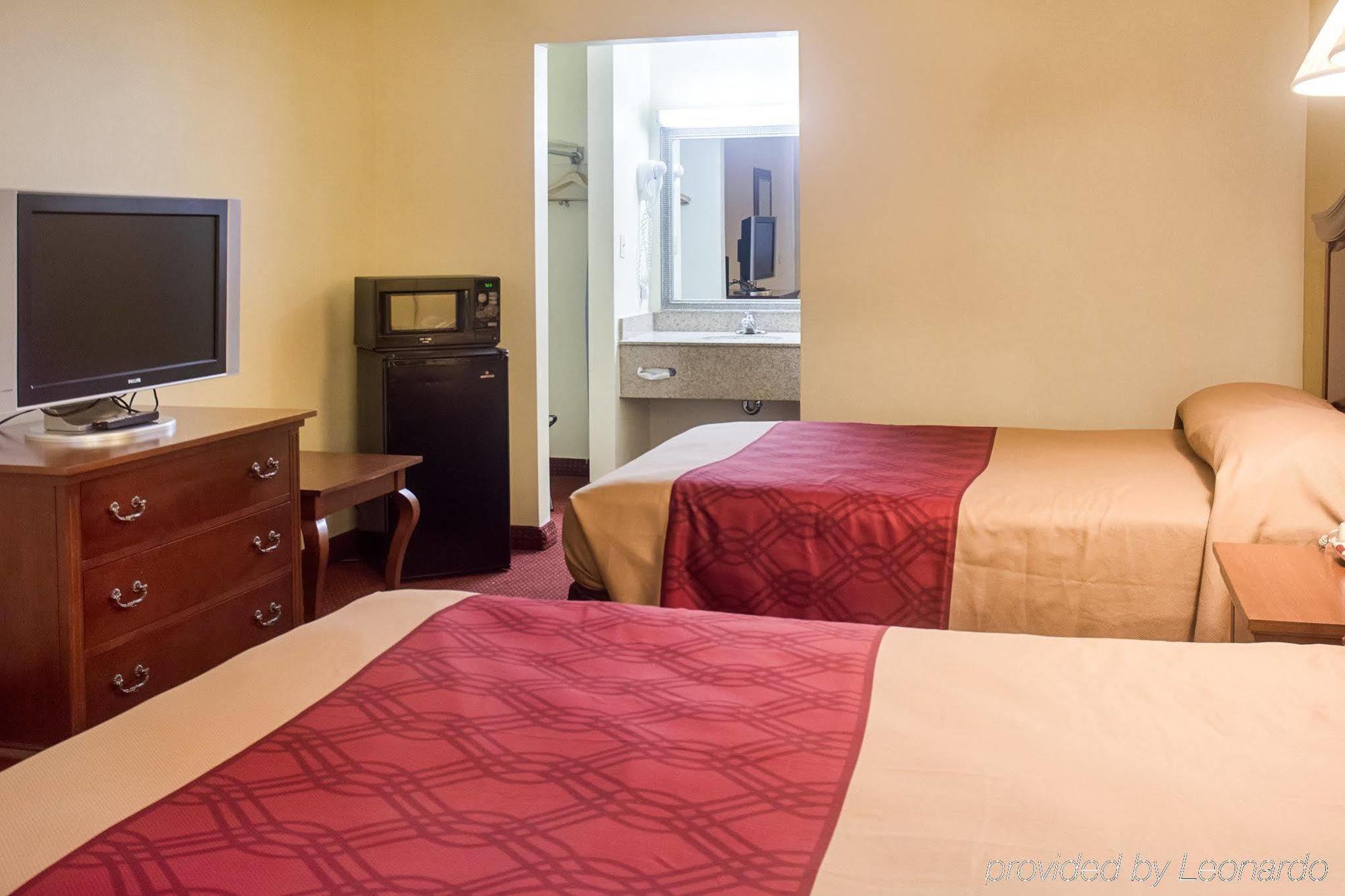 Econo Lodge Chesapeake Route 13 And I-464 Экстерьер фото