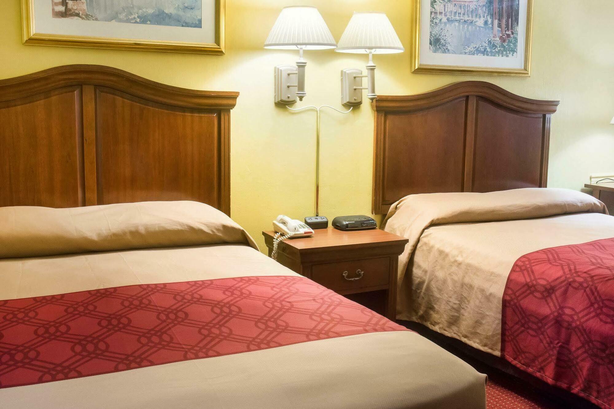 Econo Lodge Chesapeake Route 13 And I-464 Экстерьер фото